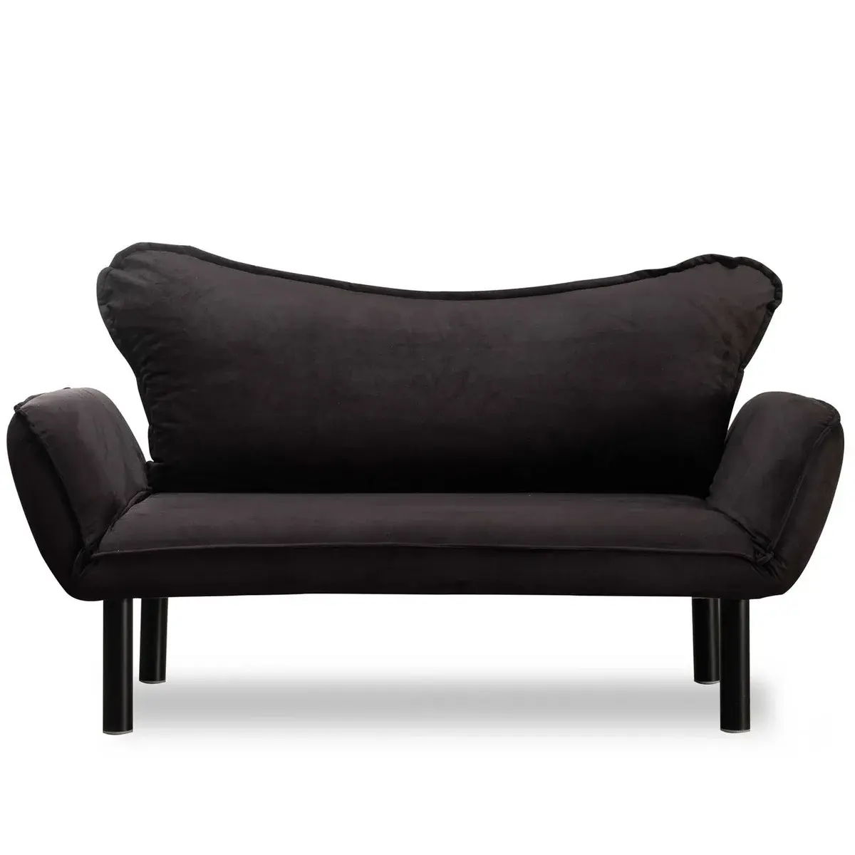 Svart liten sovesofa med buet rygg, vinklede armlener og svarte sylinderben