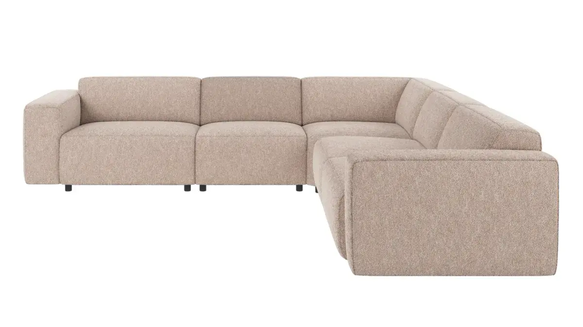 Lys beige hjørnesofa med seks seter, kantete moduler og brede armlener
